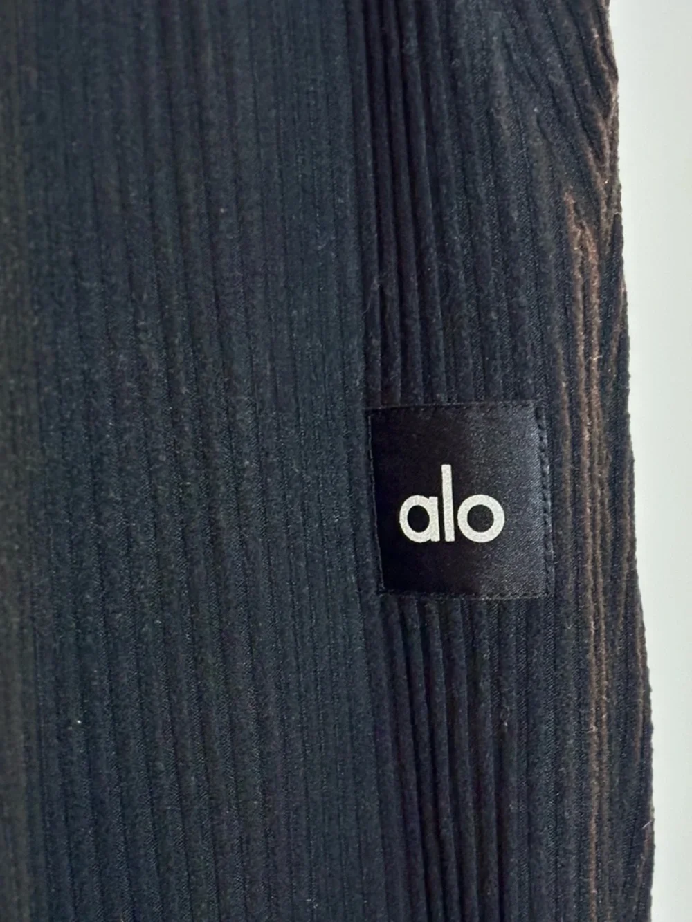 EUC ALO Women’s Black Wide Rib Knit Joggers Size M